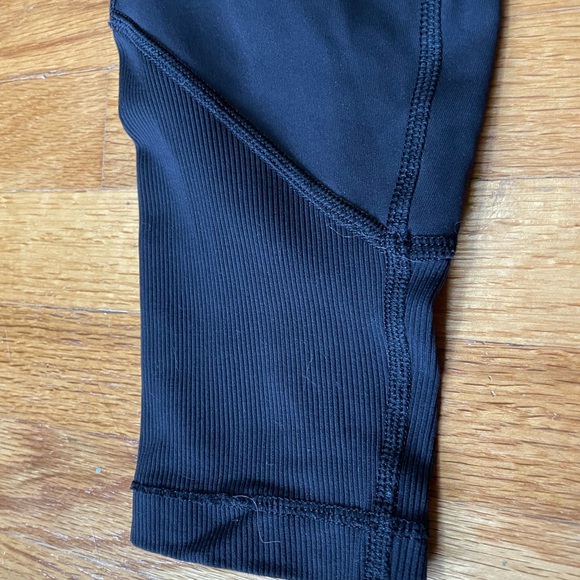 Lululemon leggings size 8 black with mesh - Picture 6 of 11